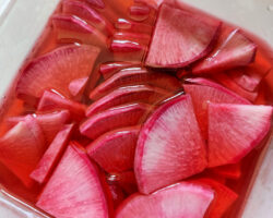 「紅くるりの甘酢漬け」